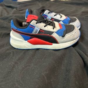 Boys pumas. Good condition